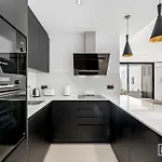 Modern 2B Apt In The Heart Of Puerto Banus